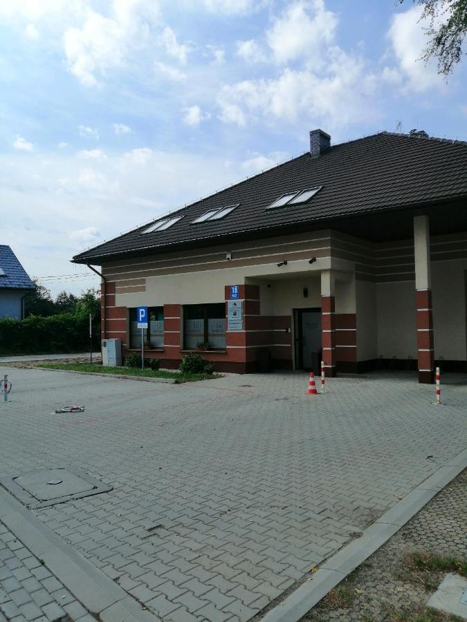 Pokoje Goscinne Z Lazienkami Niepolomice Bagian luar foto